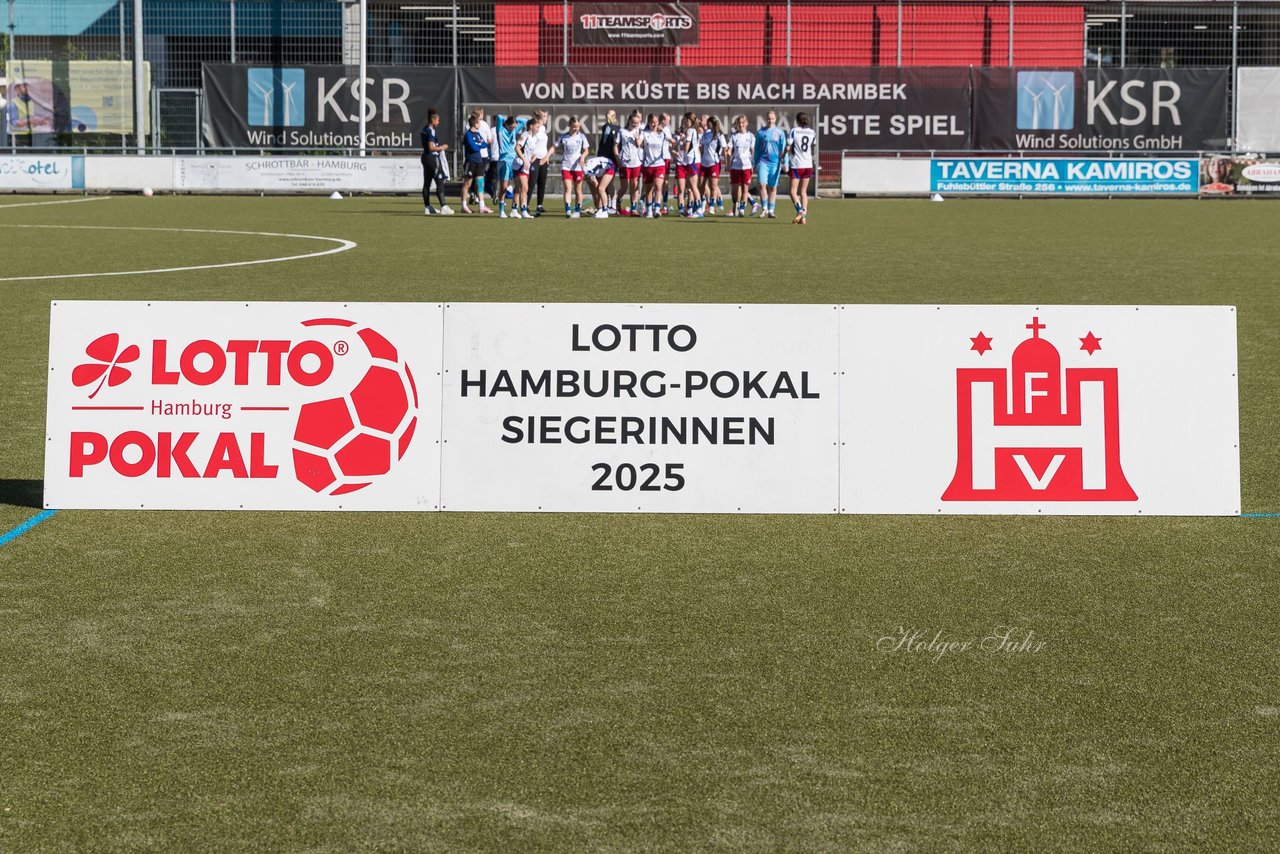 Bild 51 - wBJ Lotto Pokal Finale  Eimsbuetteler TV - Hamburger SV : Ergebnis: 0:3